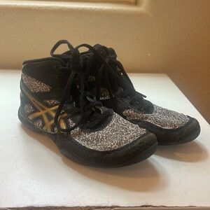 ASICS kids wrestling shoes